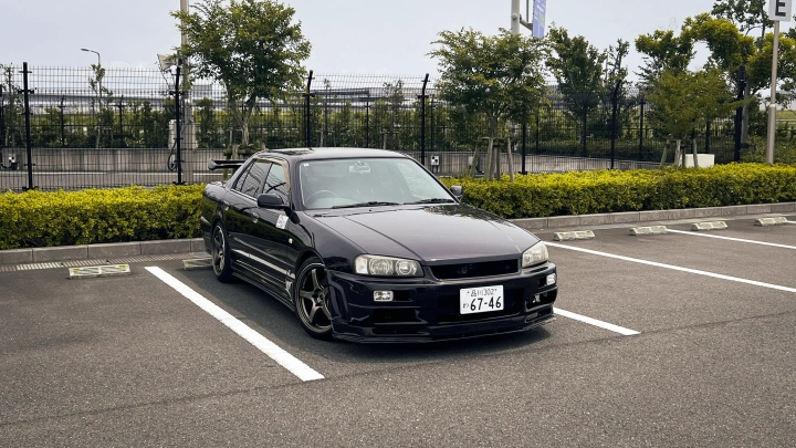 Skyline HR34 Midnight Purple Tokyo JDM Rental - photo 1