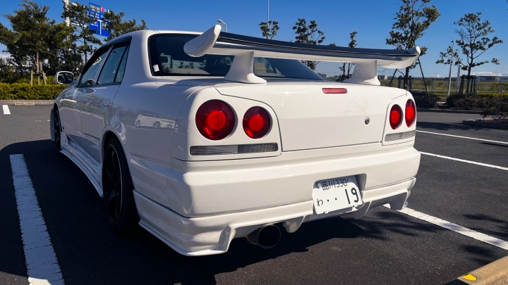 Skyline HR34 Pearl White Tokyo JDM Rental - photo 11