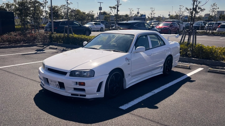 Skyline HR34 Pearl White Tokyo JDM Rental - photo 3