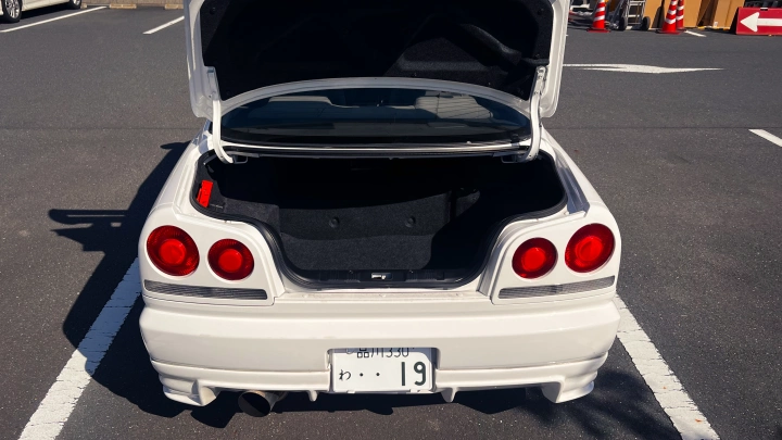 Skyline HR34 Pearl White Tokyo JDM Rental - photo 8