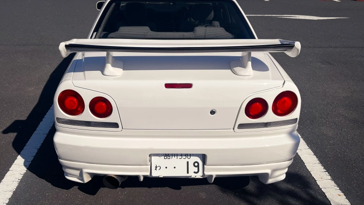 Skyline HR34 Pearl White Tokyo JDM Rental - photo 7